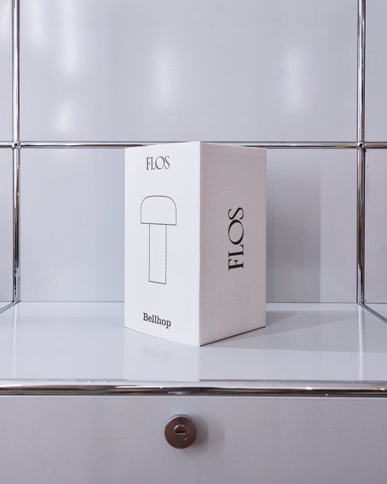 Flos - Edward Barber, Jay Osgerby - Bordlampe - Bellhop - Cioko - Polycarbonat