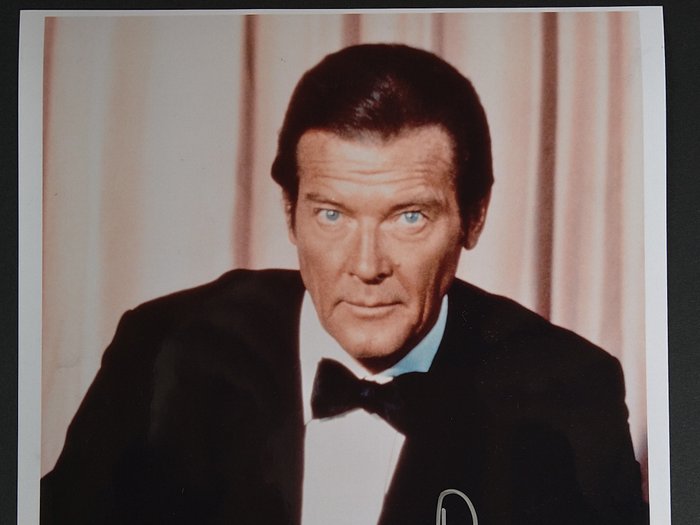 James Bond 007: A View To a Kill - Sir Roger Moore (+) as 007 - Autograph, Photo with COA