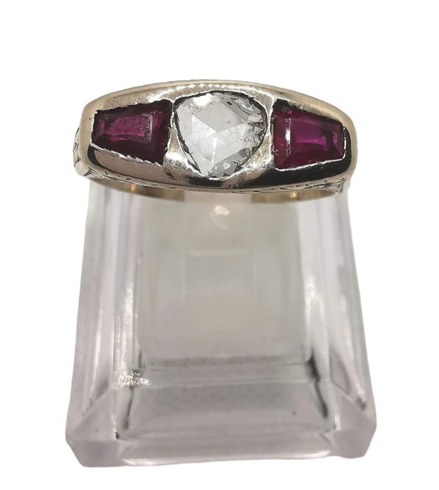 Ring - 14 karat Gulguld Rubin - Diamant