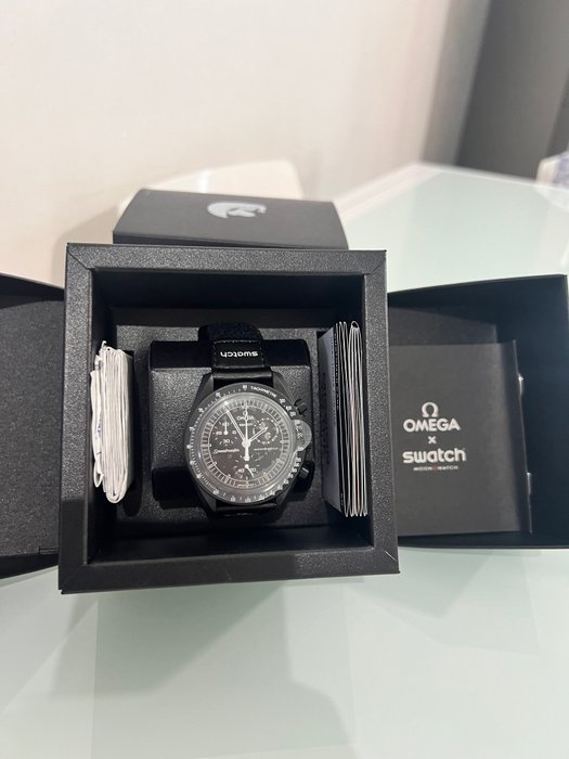 Omega x Swatch - MoonSwatch. Mission to the MoonPhase (Black) - Ingen mindstepris - Unisex - 2020+