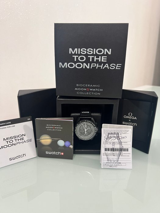 Omega x Swatch - MoonSwatch. Mission to the MoonPhase (Black) - Ingen mindstepris - Unisex - 2020+