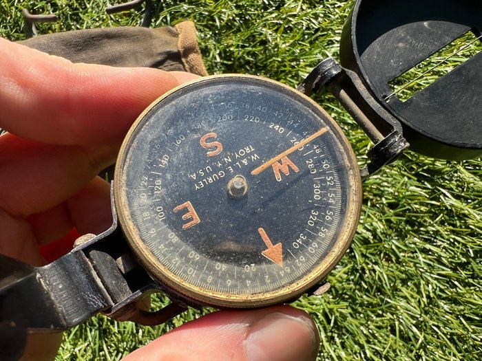 Amerikas Forenede Stater - WW2 US Army M-1938 Lensatic Compass + bæretaske - fungerer - Infanteri - Luftbåren - Militærudstyr - 1944