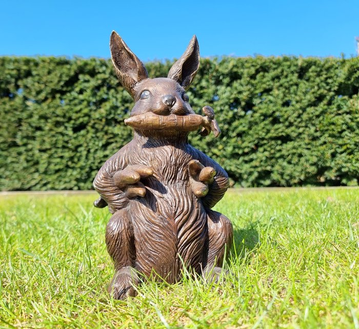 Statuette - The greedy bunny - Bronze