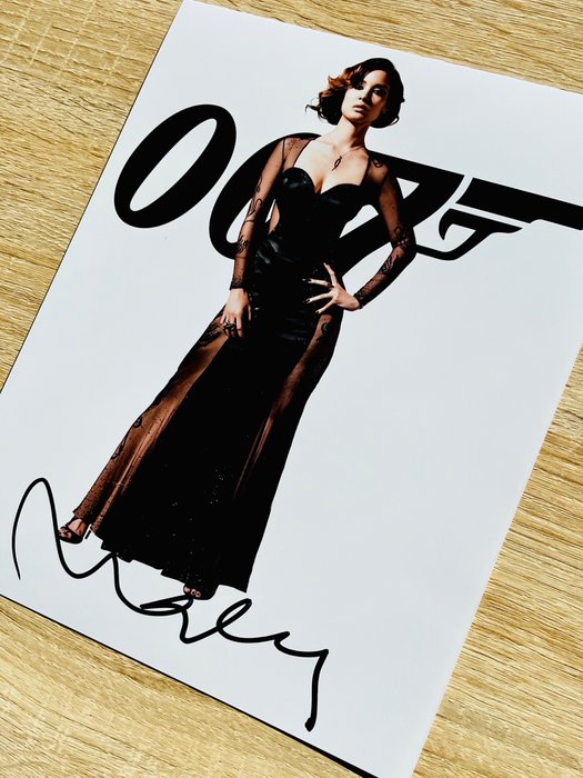 James Bond 007: Skyfall - Berenice Marlohe, signed with COA