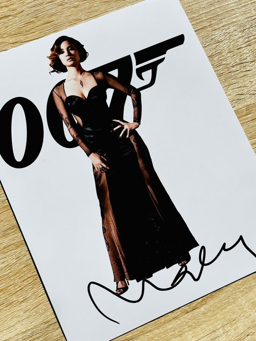 James Bond 007: Skyfall - Berenice Marlohe, signed with COA