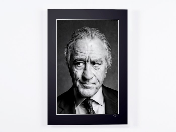 Robert de Niro - Fine Art Photography - Luxury Wooden Framed 70X50 cm - Limited Edition 02 of 30 - Serial ID 16781 - Original Certificate (COA), Hologram Logo Editor and QR Code - 100% New items.