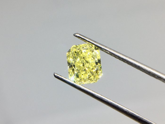 1 pcs Diamant  (Naturfarvet)  - 176 ct - Radiant - Fancy intense Gul - SI2 - International Gemological Institute (IGI)