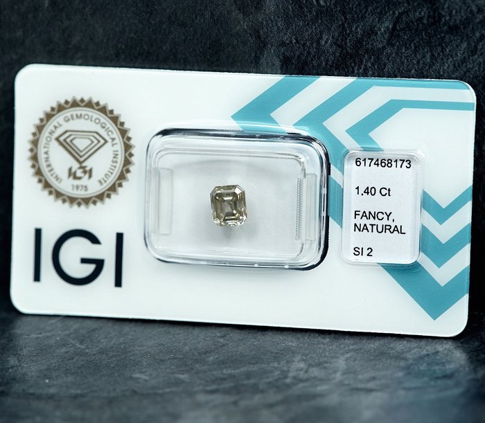 1 pcs Diamant  (Naturfarvet)  - 1.40 ct - Fancy light Grålig Gul - SI2 - International Gemological Institute (IGI)