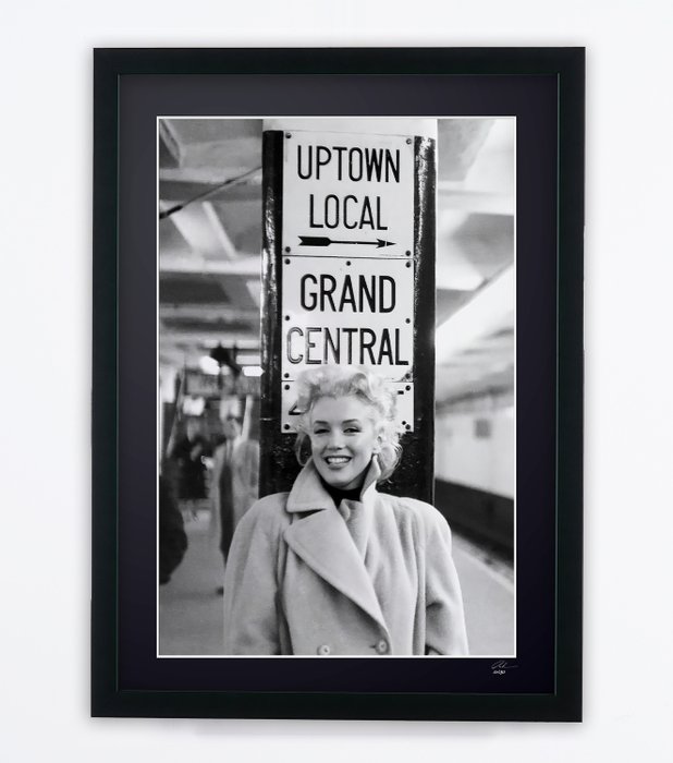 Marilyn Monroe  - Grand Central Station NY - 1955 - Fine Art Photography - Luxury Wooden Framed 70X50 cm - Limited Edition Nr 01 of 20 - Serial ID 17222 - Original Certificate (COA), Hologram Logo Editor and QR Code - 100% New items.