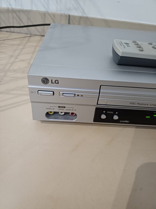 LG LV4981 VHS recorder