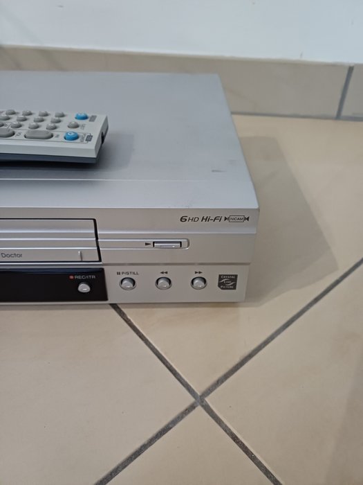 LG LV4981 VHS recorder