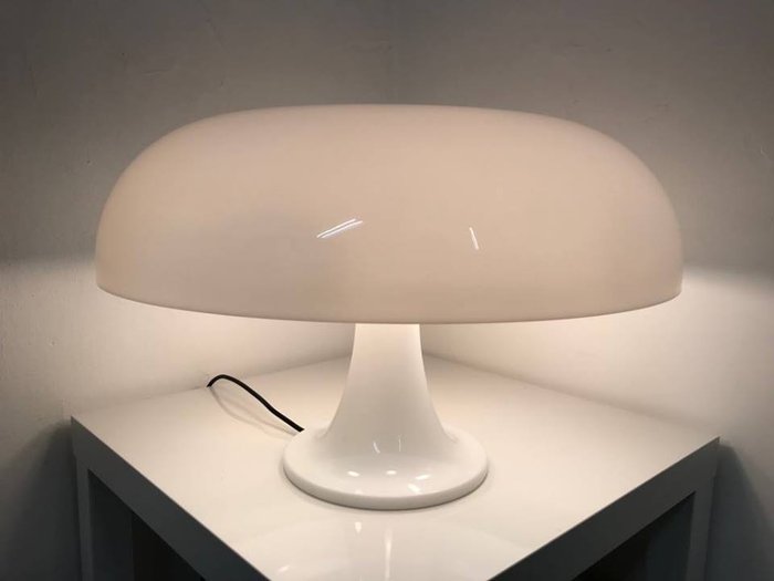 Artemide - Giancarlo Mattioli - Bordlampe - Hvid Nexus - ABS