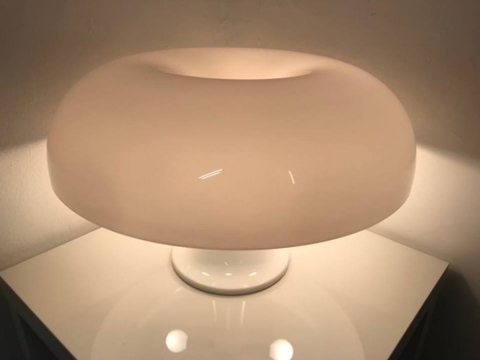 Artemide - Giancarlo Mattioli - Bordlampe - Hvid Nexus - ABS