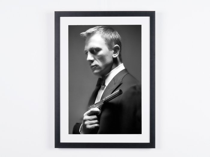 James Bond 007: Casino Royale, Daniel Craig (007) - Fine Art Photography - Luxury Wooden Framed 70X50 cm - Limited Edition Nr 01 of 30 - Serial ID 20061 - Original Certificate (COA), Hologram Logo Editor and QR Code - 100% New items.