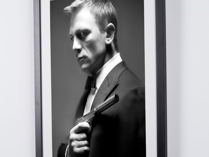 James Bond 007: Casino Royale, Daniel Craig (007) - Fine Art Photography - Luxury Wooden Framed 70X50 cm - Limited Edition Nr 01 of 30 - Serial ID 20061 - Original Certificate (COA), Hologram Logo Editor and QR Code - 100% New items.