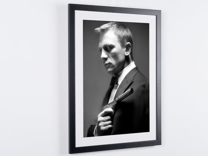 James Bond 007: Casino Royale, Daniel Craig (007) - Fine Art Photography - Luxury Wooden Framed 70X50 cm - Limited Edition Nr 01 of 30 - Serial ID 20061 - Original Certificate (COA), Hologram Logo Editor and QR Code - 100% New items.