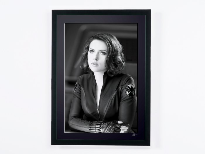 Marvel: Black Widow - Scarlett Johansson as "Natasha Romanoff" - Fine Art Photography - Luxury Wooden Framed 70X50 cm - Limited Edition Nr 02 of 30 - Serial ID 16970 - Original Certificate (COA), Hologram Logo Editor and QR Code