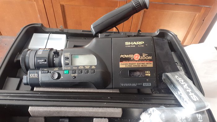 Sharp VL-C750 S-VHS-C-kamera