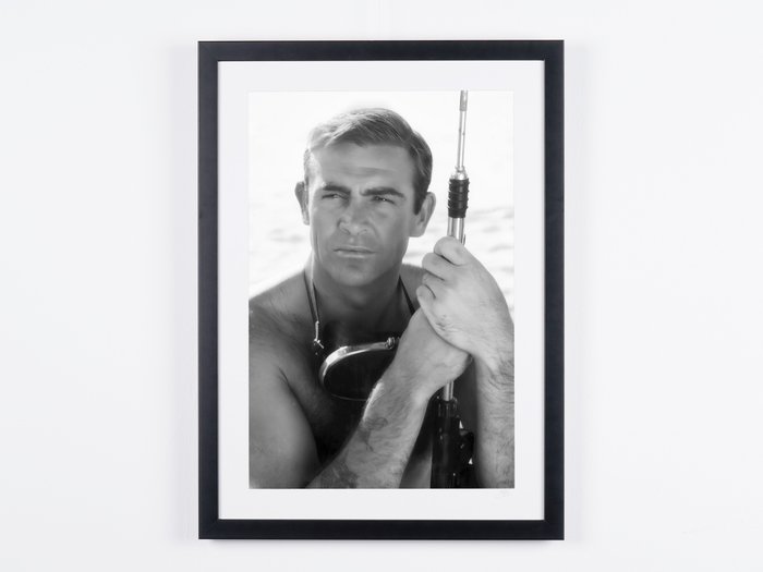 James Bond 007: Thunderball, Sean Connery as "James Bond 007 " - Fine Art Photography - Luxury Wooden Framed 70X50 cm - Limited Edition Nr 03 of 30 - Serial ID 16815 - Original Certificate (COA), Hologram Logo Editor and QR Code - 100% New items.