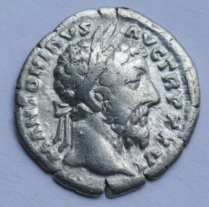 Romarriket. Marcus Aurelius (AD 161-180). Denarius - Roma seated left  (Ingen mindstepris)