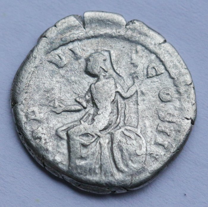 Romarriket. Marcus Aurelius (AD 161-180). Denarius - Roma seated left  (Ingen mindstepris)