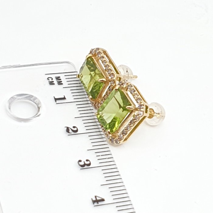 Øreringe - 18 kraat Gulguld -  4.50ct. tw. Peridot - Diamant