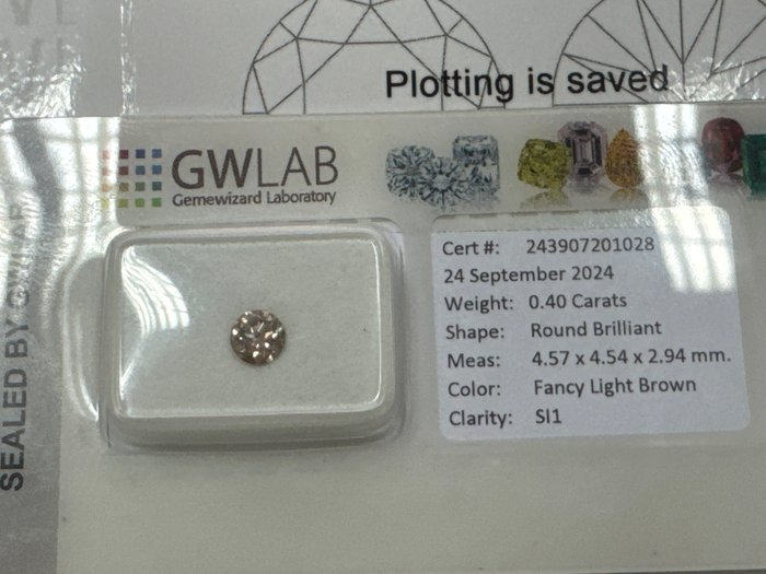 Ingen mindstepris - 1 pcs Diamant  (Naturfarvet)  - 0.40 ct - Rund - Fancy light Brun - SI1 - Gemewizard Gemological Laboratory (GWLab)