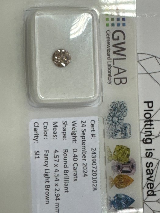 Ingen mindstepris - 1 pcs Diamant  (Naturfarvet)  - 0.40 ct - Rund - Fancy light Brun - SI1 - Gemewizard Gemological Laboratory (GWLab)