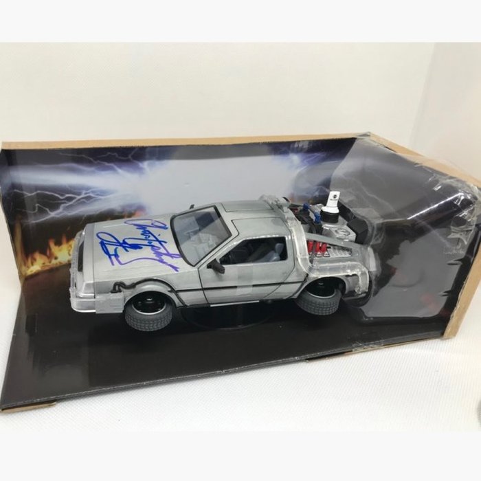 Tilbage til fremtiden - Signed by Christopher Lloyd ( Dr. Emmett "Doc" Brown ) Signed DeLorean Model Car