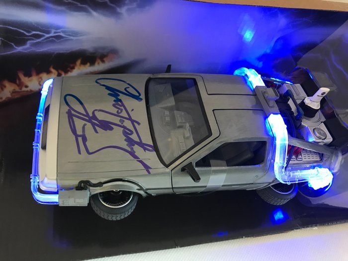 Tilbage til fremtiden - Signed by Christopher Lloyd ( Dr. Emmett "Doc" Brown ) Signed DeLorean Model Car