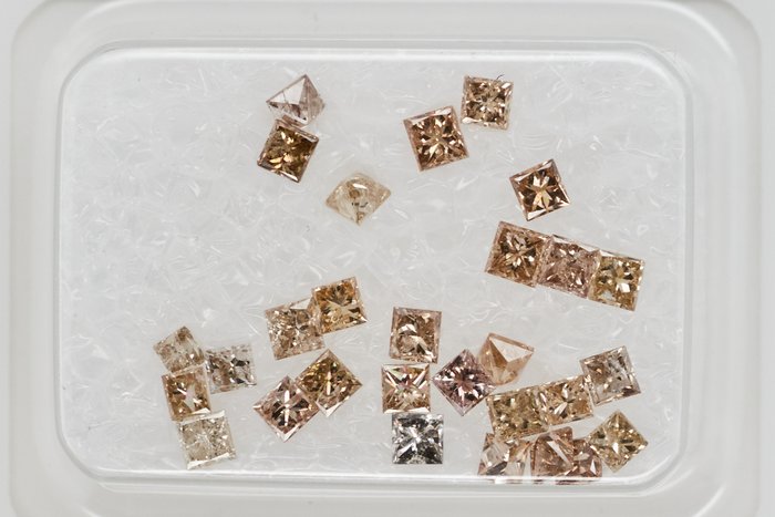 Ingen mindstepris - 29 pcs Diamant  (Naturfarvet)  - 113 ct Blandet brun - I3 SI1 - Gem Report Antwerp (GRA)