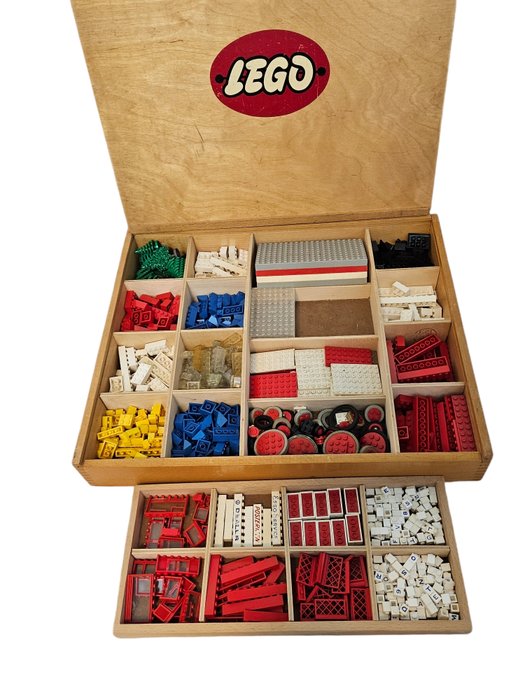 Lego - Vintage - Originele oude houten kist vol met Lego! Zeer Zeldzaam. Uit de 60s! In zeer goede staat!! - 1950-1960