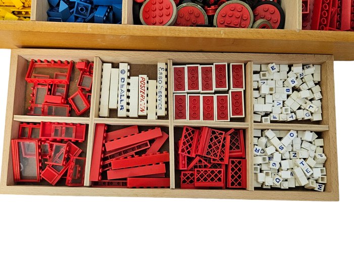 Lego - Vintage - Originele oude houten kist vol met Lego! Zeer Zeldzaam. Uit de 60s! In zeer goede staat!! - 1950-1960