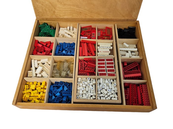 Lego - Vintage - Originele oude houten kist vol met Lego! Zeer Zeldzaam. Uit de 60s! In zeer goede staat!! - 1950-1960