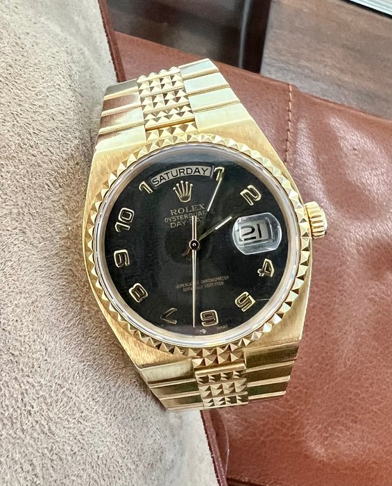 Rolex - Day-Date - 19028 - Unisex - 1980-1989