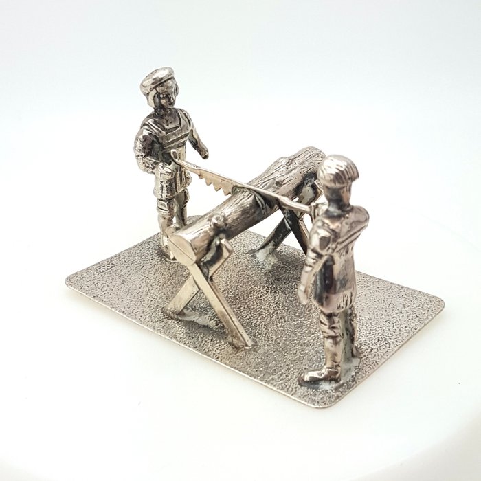 Miniature figurine - Twee mannen die hout zagen - .835 sølv