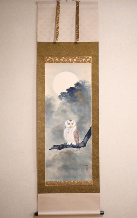 Moonlit Night - Full Moon and Owl - Hanging Scroll - with original wooden box - “Watanabe Kunio 渡辺国夫（1957-）” - Japan  (Ingen mindstepris)