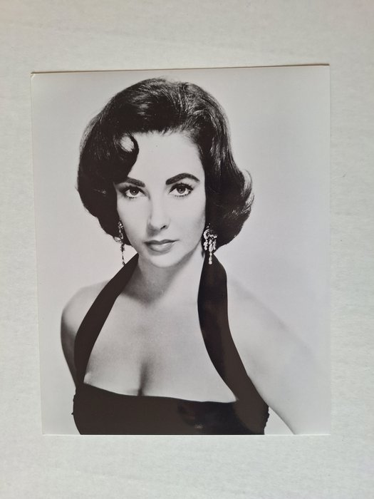 (4x photos) Elizabeth Taylor - 'The most popular star of classical Hollywood'