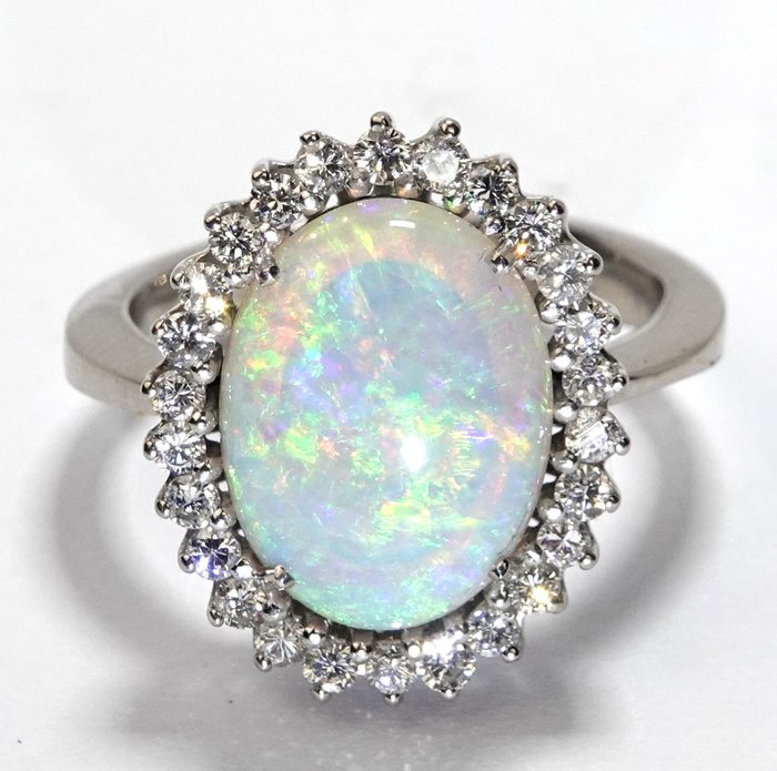 Ring - 18 kraat Hvidguld -  5.04ct. tw. Opal - Diamant - 4,0 ct. Krystal opal