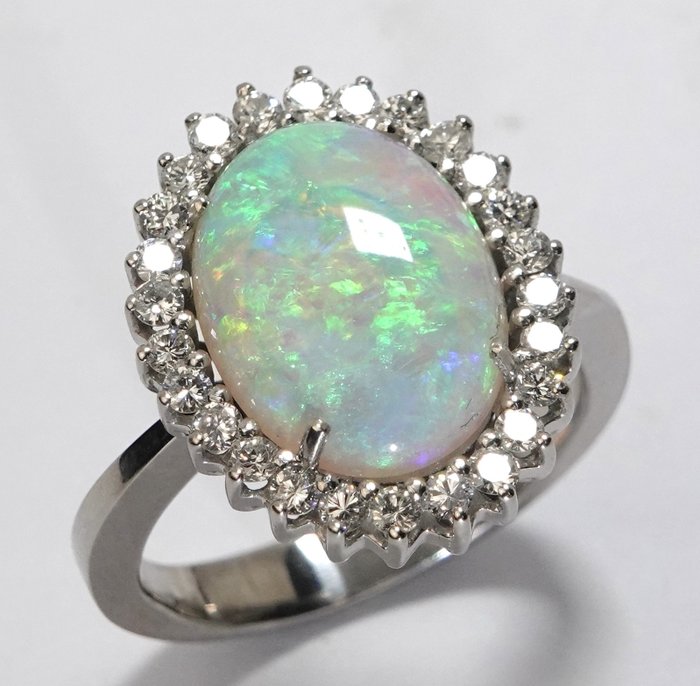 Ring - 18 kraat Hvidguld -  5.04ct. tw. Opal - Diamant - 4,0 ct. Krystal opal