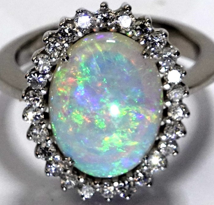 Ring - 18 kraat Hvidguld -  5.04ct. tw. Opal - Diamant - 4,0 ct. Krystal opal