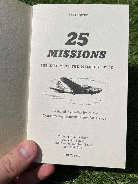 Verenigde Staten van Amerika - Official USAAF WW2 Wartime Report - 25 Missions, the Story of the Memphis Belle. - 1943