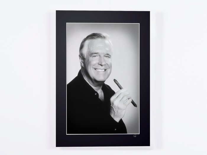 George Peppard - Fine Art Photography - Luxury Wooden Framed 70X50 cm - Limited Edition Nr 01 of 30 - Serial ID 16832 - Original Certificate (COA), Hologram Logo Editor and QR Code - 100% New items.