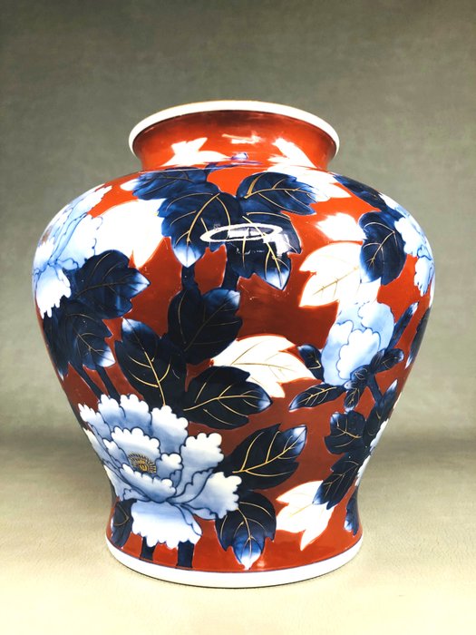 Vase - Porcelæn, Smukke pæonblomster Arita-yaki 有田焼 Hidemine 秀峯 - Japan  (Ingen mindstepris)