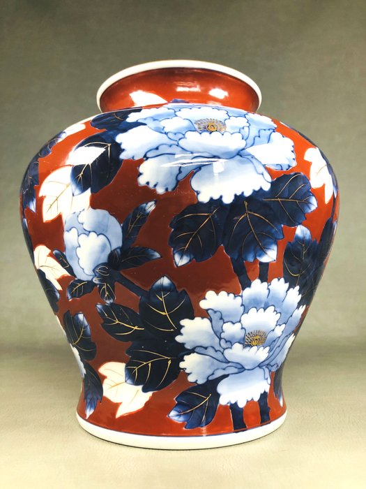 Vase - Porcelæn, Smukke pæonblomster Arita-yaki 有田焼 Hidemine 秀峯 - Japan  (Ingen mindstepris)