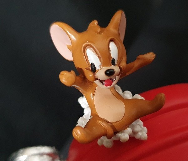 Statuette - Tom and Jerry in Car Figurine - Polyresin