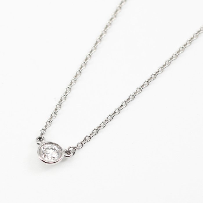 Tiffany  Co. - Halskæde med vedhæng - Diamonds by the Yard Single Diamond Pendant Platin