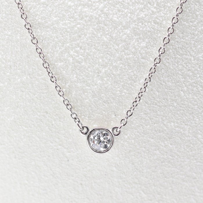 Tiffany  Co. - Halskæde med vedhæng - Diamonds by the Yard Single Diamond Pendant Platin