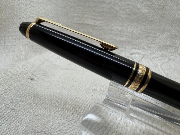 Montblanc - Meisterstück Classique Black Resin  Gold - Kuglepen