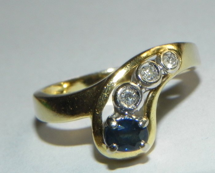 Ring - 18 kraat Gulguld Safir - Diamant